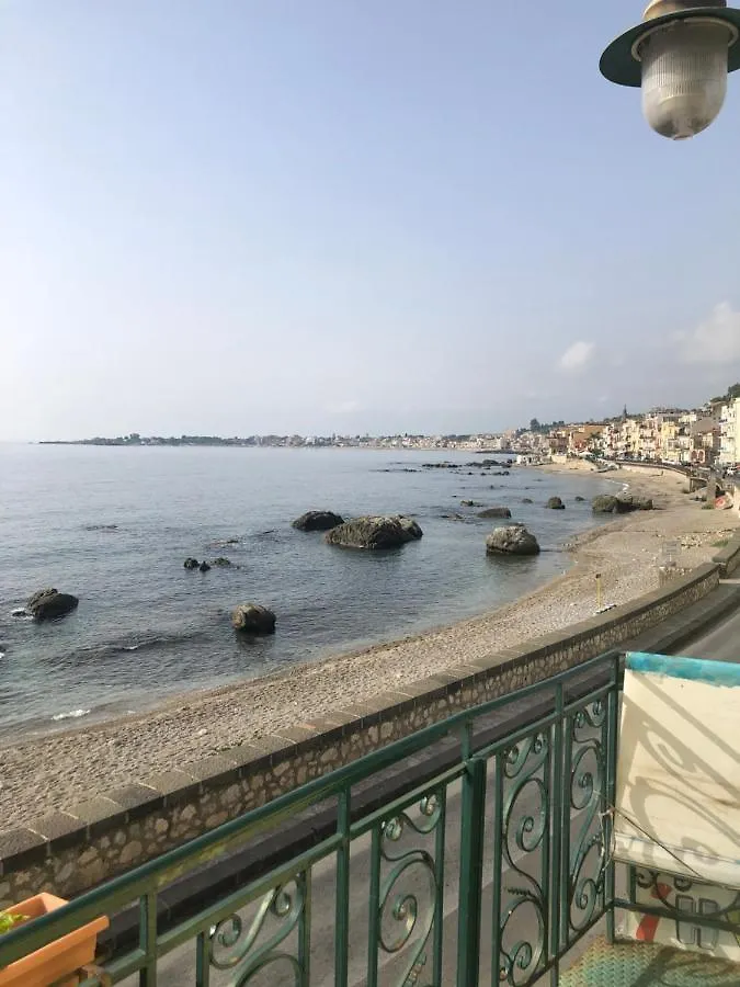Hostel Beach House Giardini-Naxos