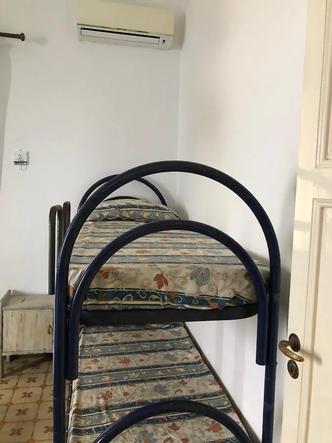 Hostel Beach House Giardini-Naxos 0*,